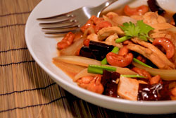 thai stir fried chicken and cashew nuts